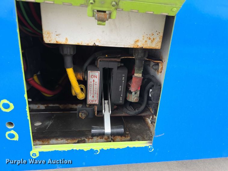 image for item FI0503 2013 Gillig  G27E102N2 shuttle bus