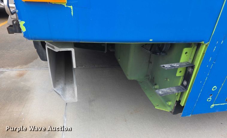 image for item FI0503 2013 Gillig  G27E102N2 shuttle bus