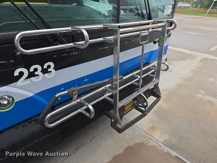 image for item FI0503 2013 Gillig  G27E102N2 shuttle bus