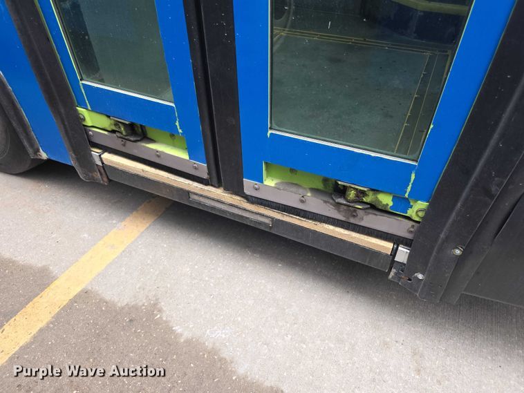 image for item FI0503 2013 Gillig  G27E102N2 shuttle bus