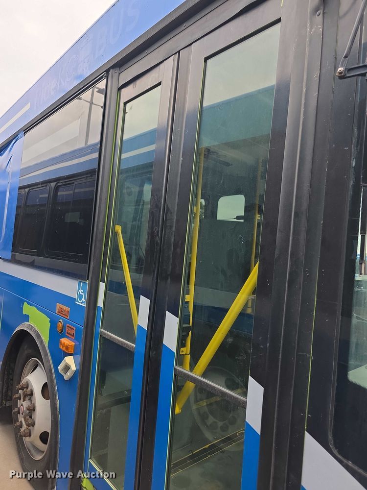 image for item FI0503 2013 Gillig  G27E102N2 shuttle bus