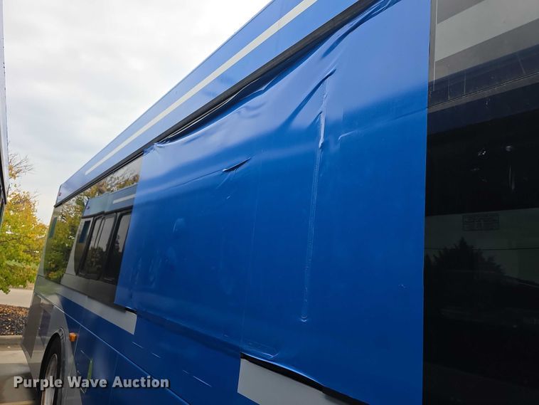 image for item FI0503 2013 Gillig  G27E102N2 shuttle bus