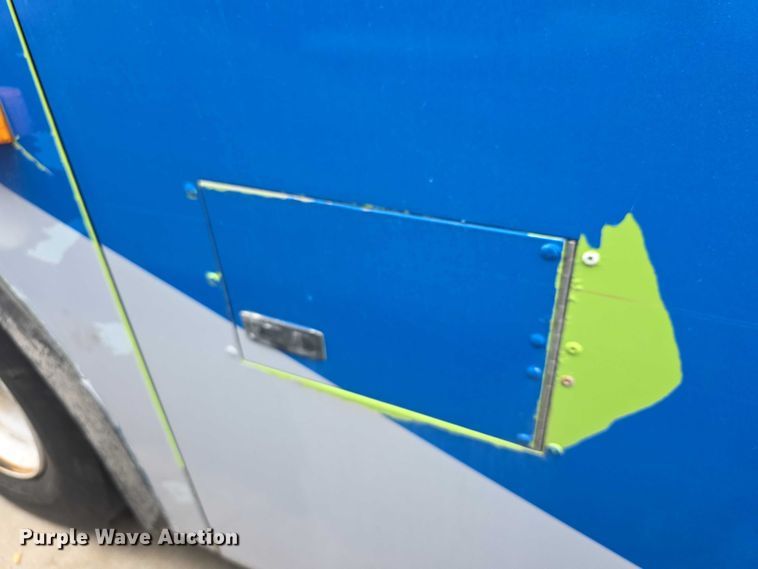 image for item FI0503 2013 Gillig  G27E102N2 shuttle bus