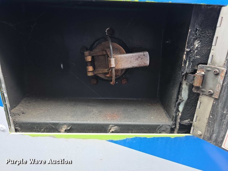 image for item FI0503 2013 Gillig  G27E102N2 shuttle bus