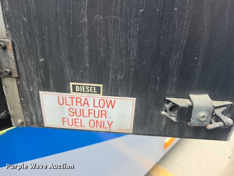 image for item FI0503 2013 Gillig  G27E102N2 shuttle bus