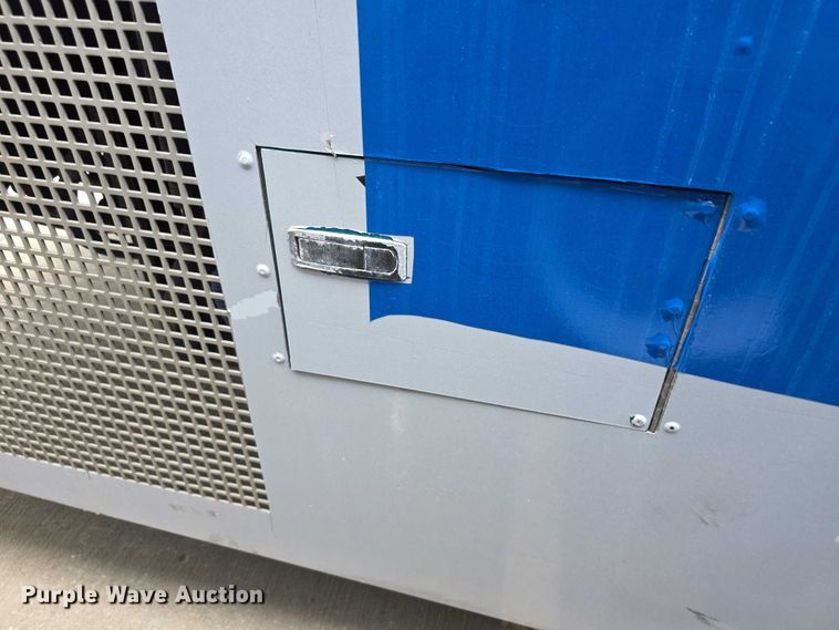 image for item FI0503 2013 Gillig  G27E102N2 shuttle bus