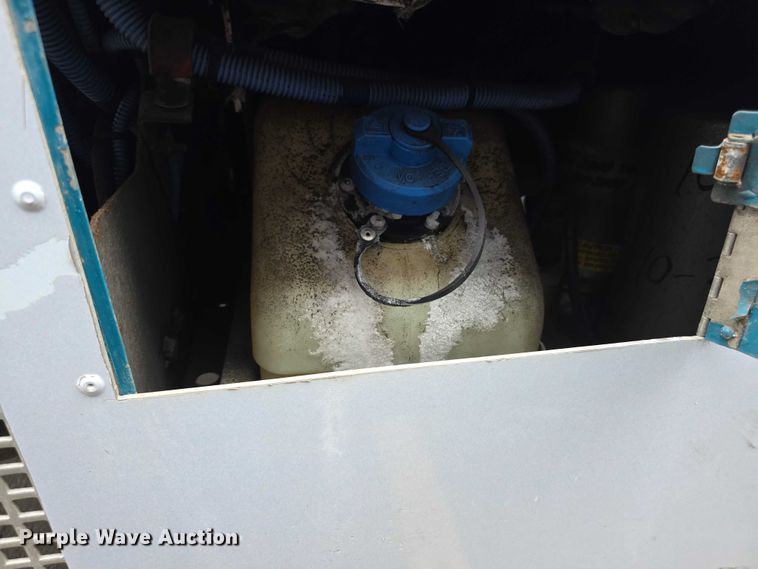 image for item FI0503 2013 Gillig  G27E102N2 shuttle bus