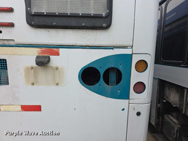 image for item FI0503 2013 Gillig  G27E102N2 shuttle bus