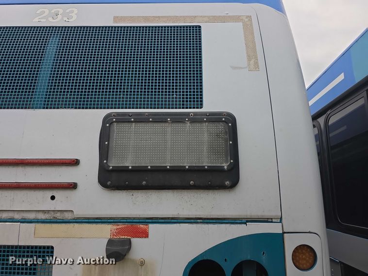 image for item FI0503 2013 Gillig  G27E102N2 shuttle bus