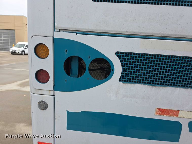 image for item FI0503 2013 Gillig  G27E102N2 shuttle bus