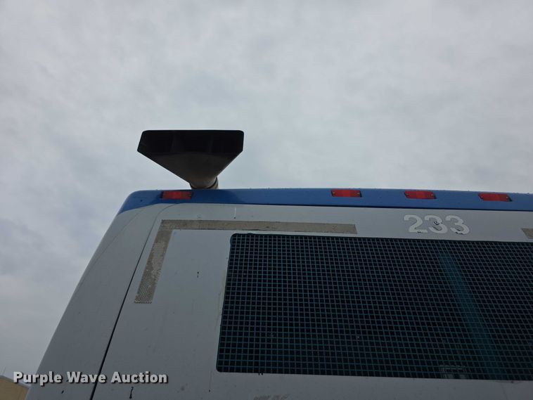 image for item FI0503 2013 Gillig  G27E102N2 shuttle bus