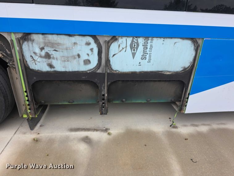 image for item FI0503 2013 Gillig  G27E102N2 shuttle bus