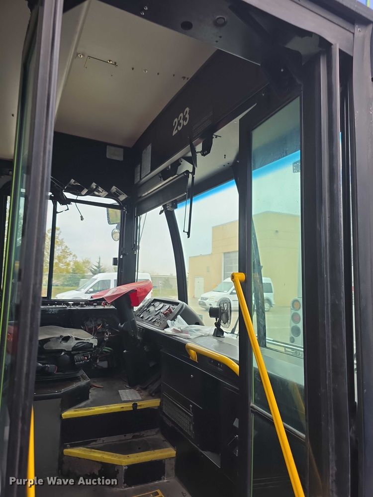 image for item FI0503 2013 Gillig  G27E102N2 shuttle bus