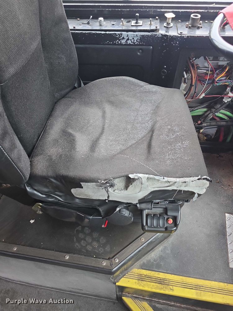 image for item FI0503 2013 Gillig  G27E102N2 shuttle bus