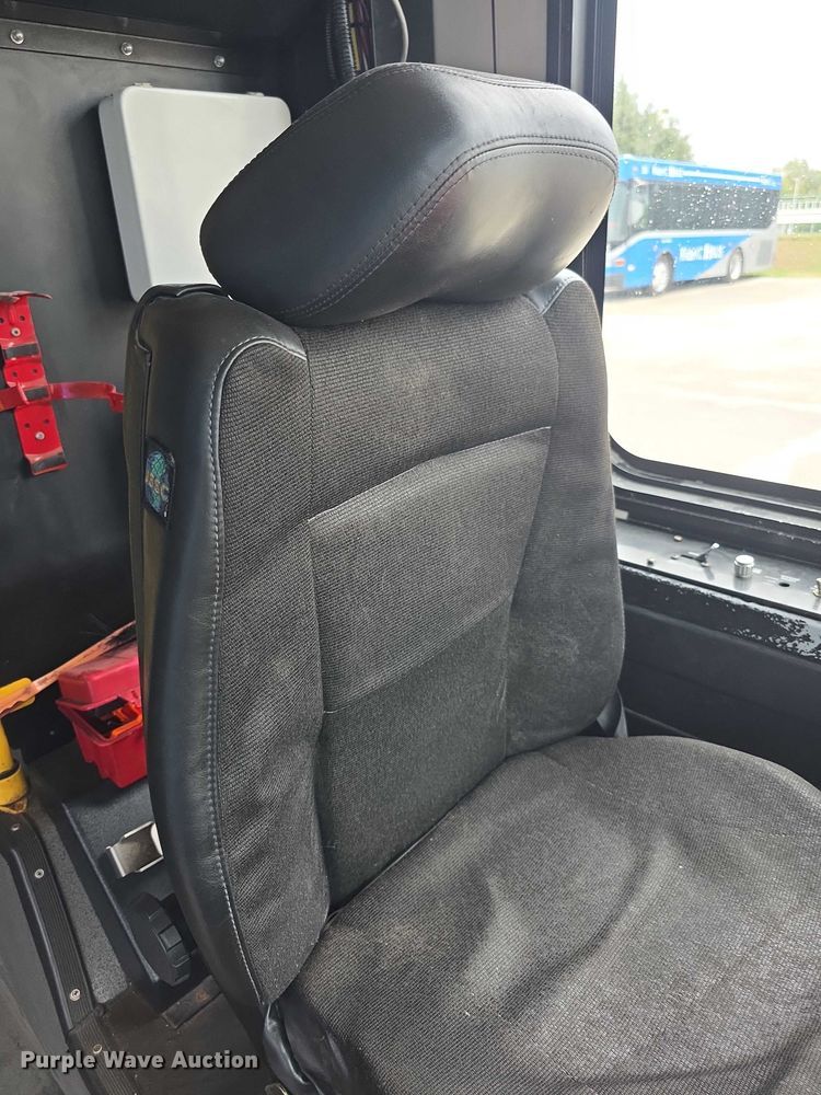 image for item FI0503 2013 Gillig  G27E102N2 shuttle bus