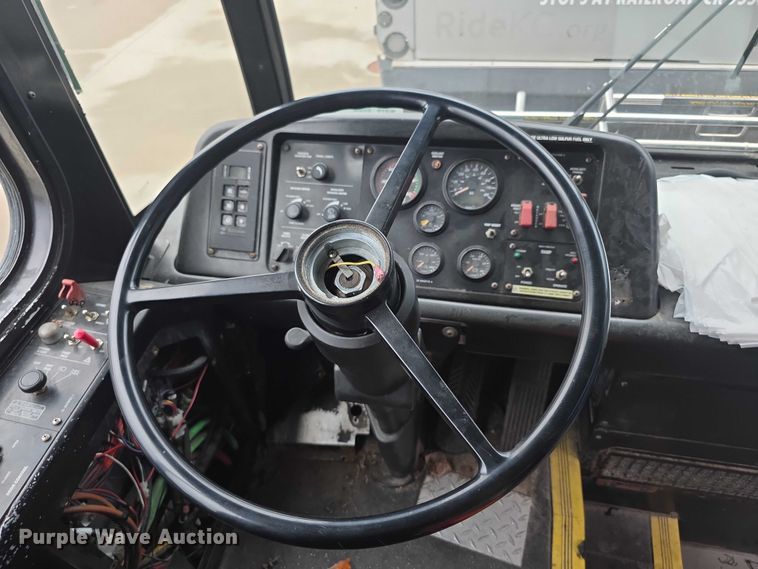 image for item FI0503 2013 Gillig  G27E102N2 shuttle bus