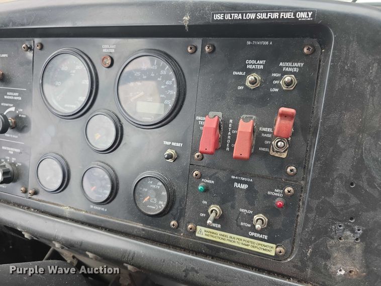 image for item FI0503 2013 Gillig  G27E102N2 shuttle bus