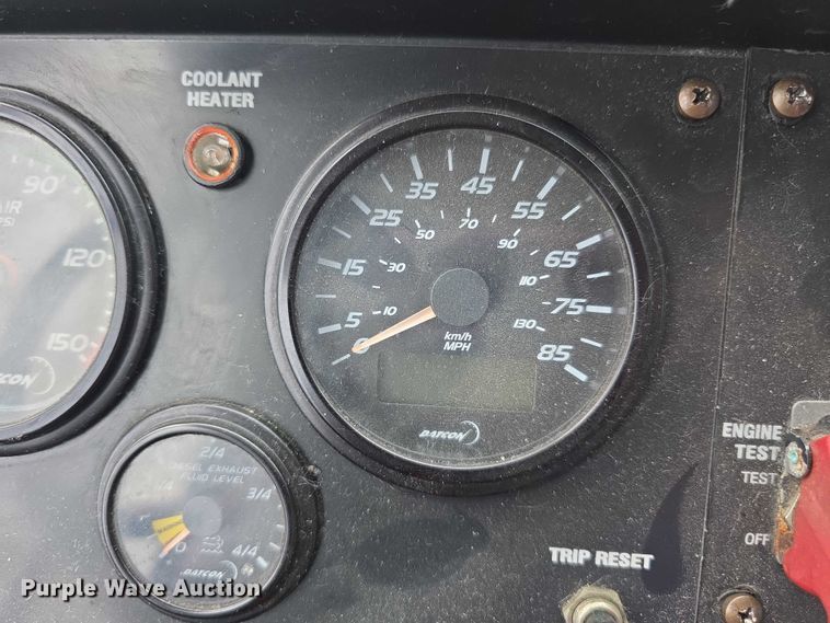 image for item FI0503 2013 Gillig  G27E102N2 shuttle bus