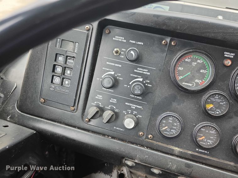 image for item FI0503 2013 Gillig  G27E102N2 shuttle bus