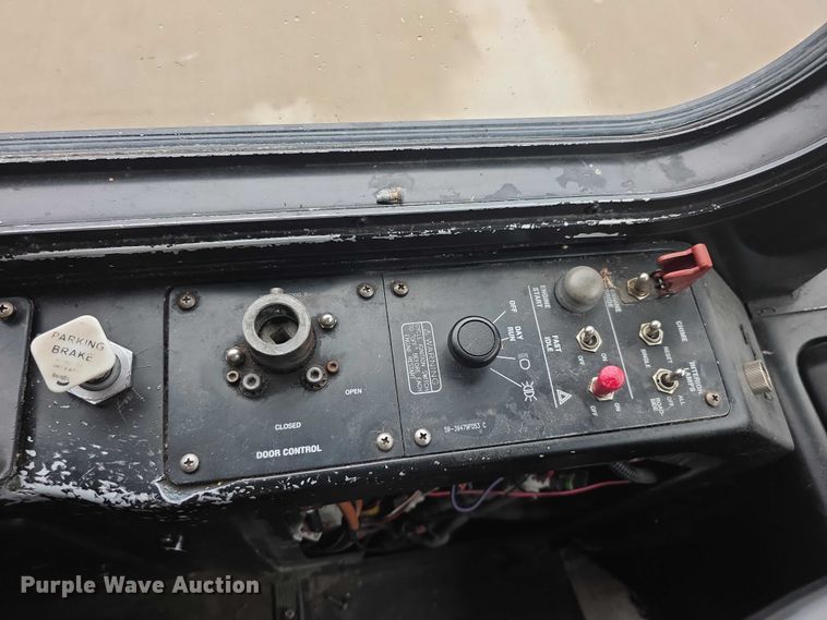 image for item FI0503 2013 Gillig  G27E102N2 shuttle bus