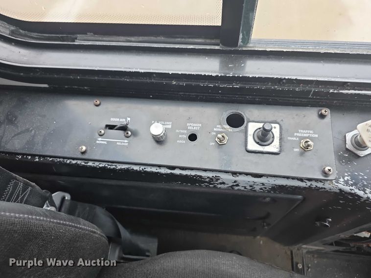 image for item FI0503 2013 Gillig  G27E102N2 shuttle bus