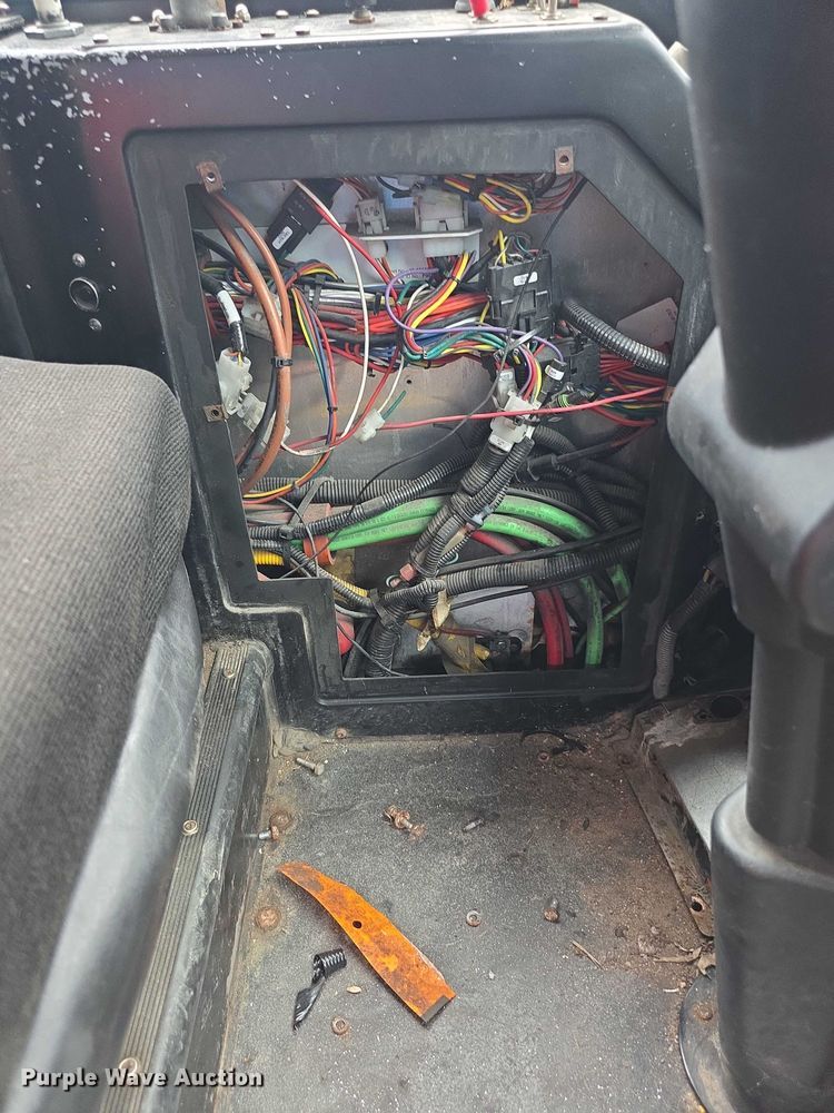 image for item FI0503 2013 Gillig  G27E102N2 shuttle bus