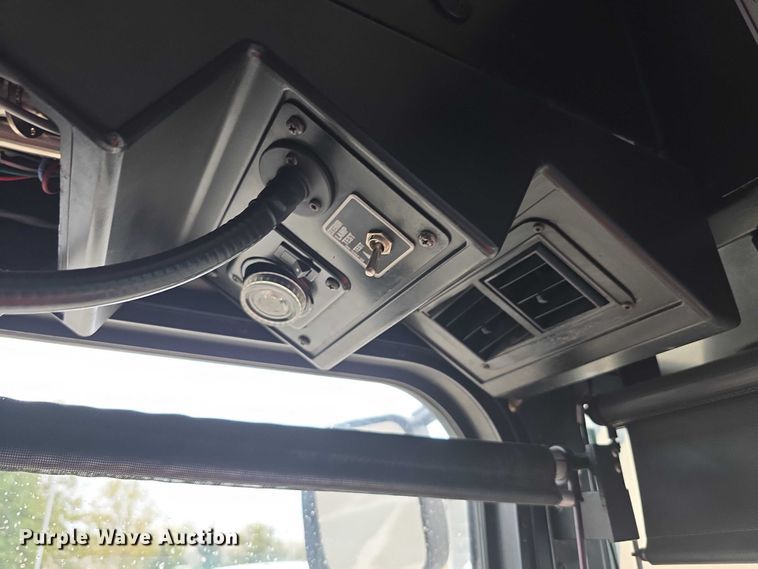 image for item FI0503 2013 Gillig  G27E102N2 shuttle bus