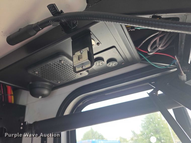 image for item FI0503 2013 Gillig  G27E102N2 shuttle bus