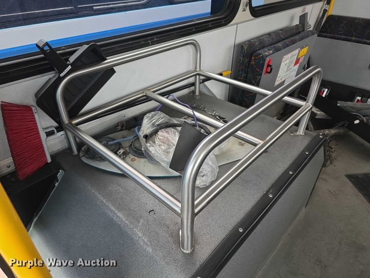 image for item FI0503 2013 Gillig  G27E102N2 shuttle bus