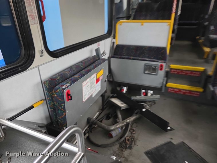 image for item FI0503 2013 Gillig  G27E102N2 shuttle bus