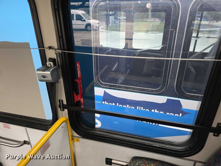 image for item FI0503 2013 Gillig  G27E102N2 shuttle bus