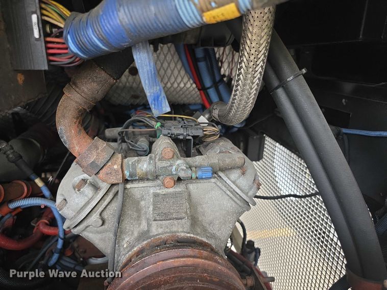 image for item FI0503 2013 Gillig  G27E102N2 shuttle bus