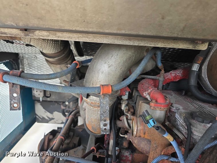 image for item FI0503 2013 Gillig  G27E102N2 shuttle bus