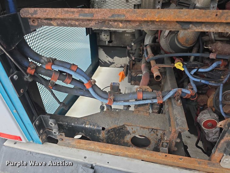 image for item FI0503 2013 Gillig  G27E102N2 shuttle bus