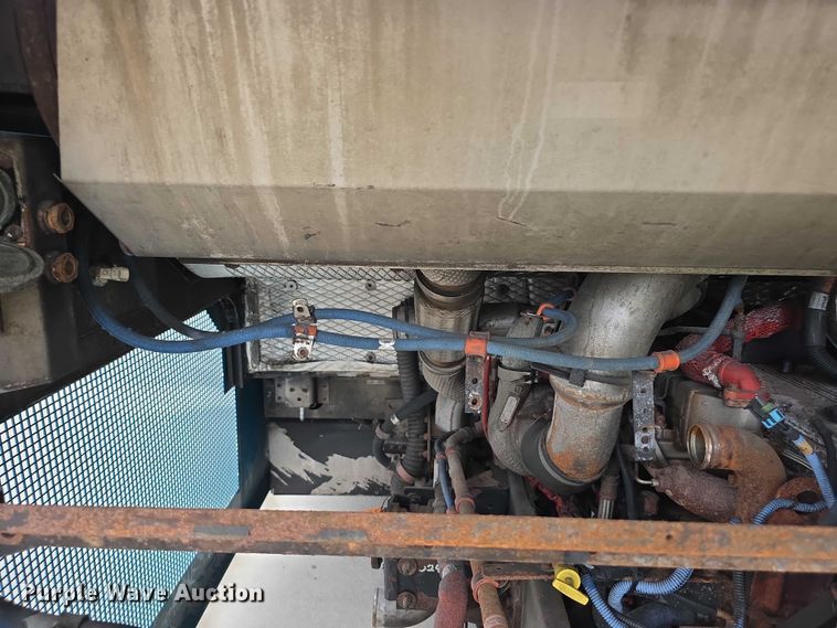 image for item FI0503 2013 Gillig  G27E102N2 shuttle bus