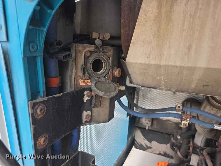 image for item FI0503 2013 Gillig  G27E102N2 shuttle bus