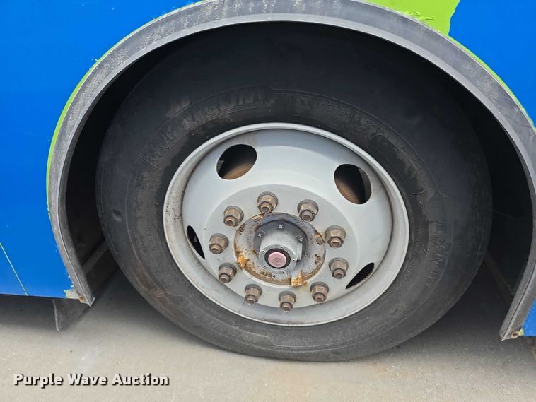 image for item FI0503 2013 Gillig  G27E102N2 shuttle bus