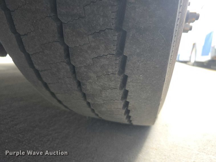 image for item FI0503 2013 Gillig  G27E102N2 shuttle bus