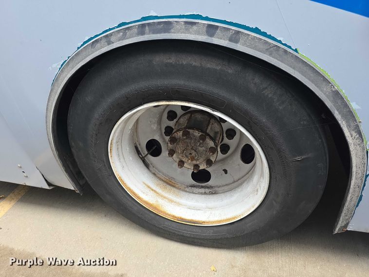 image for item FI0503 2013 Gillig  G27E102N2 shuttle bus