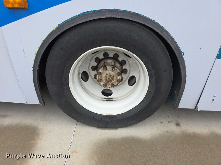 image for item FI0503 2013 Gillig  G27E102N2 shuttle bus