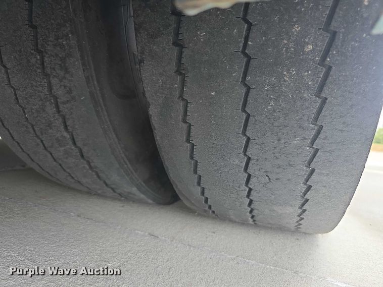 image for item FI0503 2013 Gillig  G27E102N2 shuttle bus