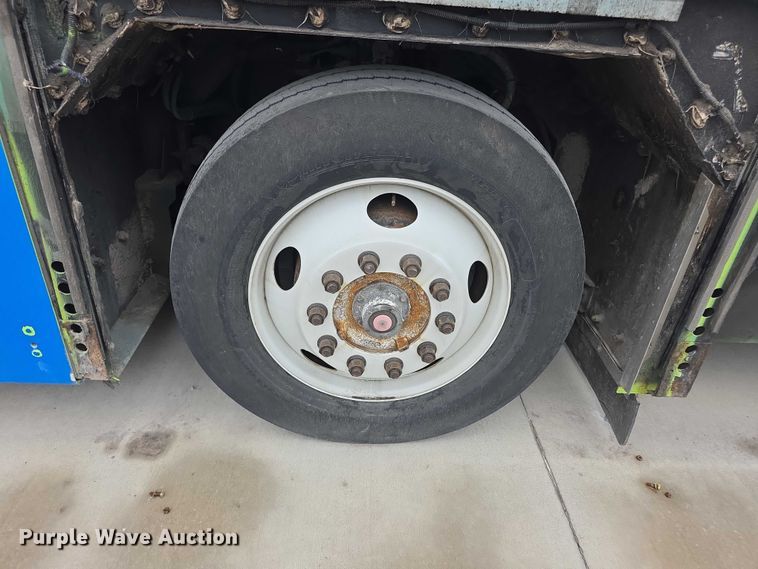 image for item FI0503 2013 Gillig  G27E102N2 shuttle bus