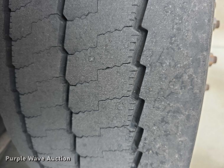 image for item FI0503 2013 Gillig  G27E102N2 shuttle bus