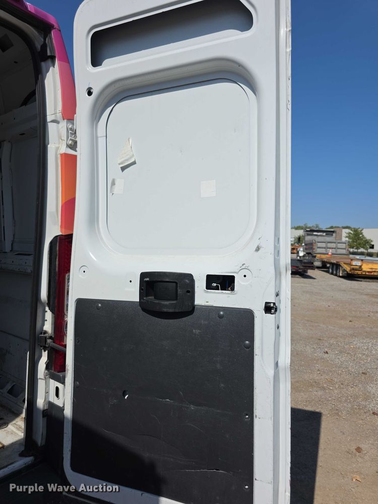 image for item FI0538 2014 RAM 3500 Promaster van