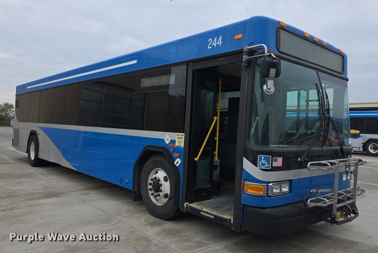 image for item FI0551 2015 Gillig  G27D102N4 shuttle bus