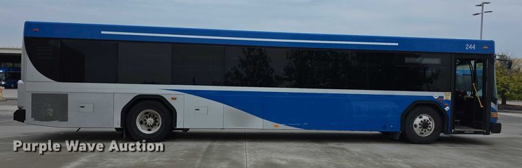 image for item FI0551 2015 Gillig  G27D102N4 shuttle bus