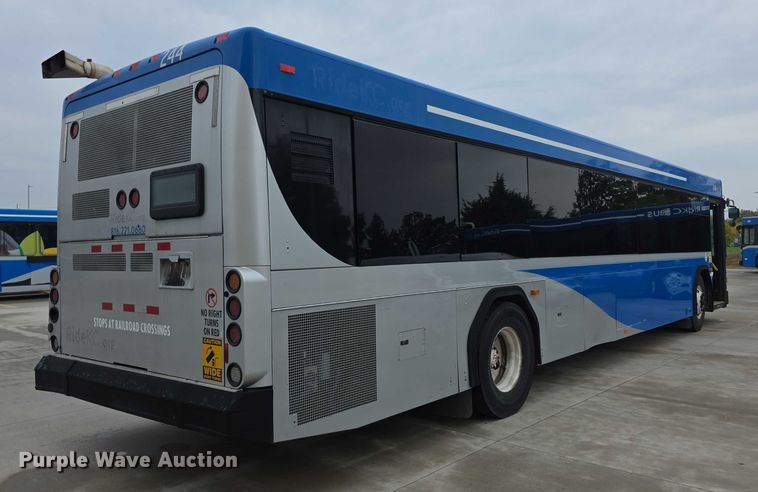 image for item FI0551 2015 Gillig  G27D102N4 shuttle bus