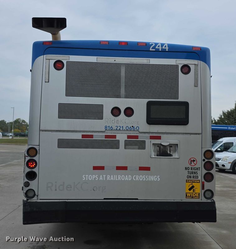 image for item FI0551 2015 Gillig  G27D102N4 shuttle bus