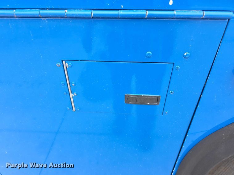 image for item FI0551 2015 Gillig  G27D102N4 shuttle bus