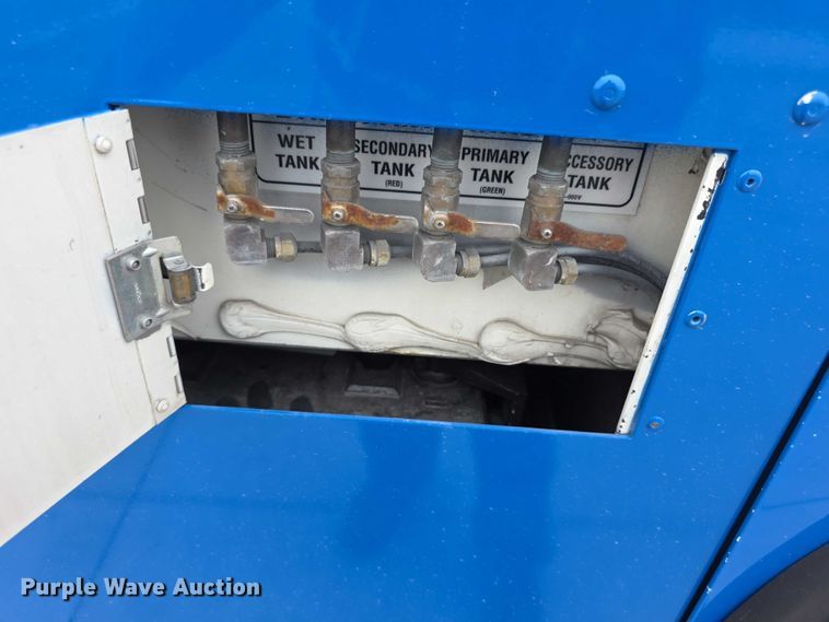 image for item FI0551 2015 Gillig  G27D102N4 shuttle bus